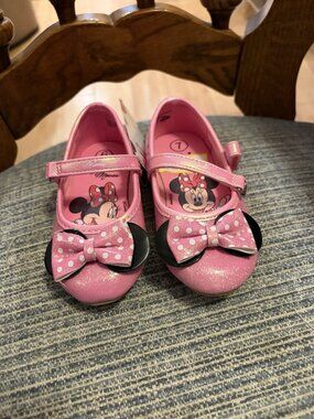 NWT Toddler size 6 Minnie Mouse Flat Shoes by Disney